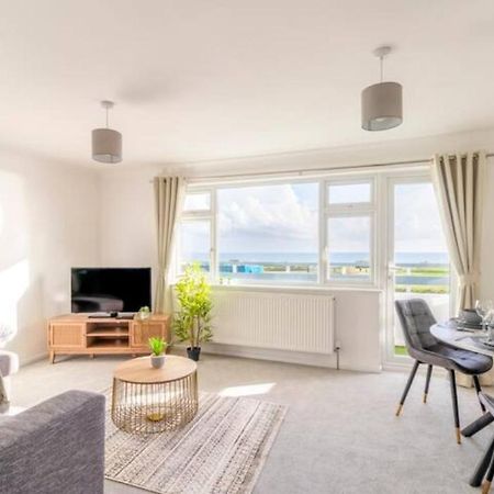 Large Sea View 2 Bedroom Sleeps 6 - Free Parking Bournemouth Exteriör bild