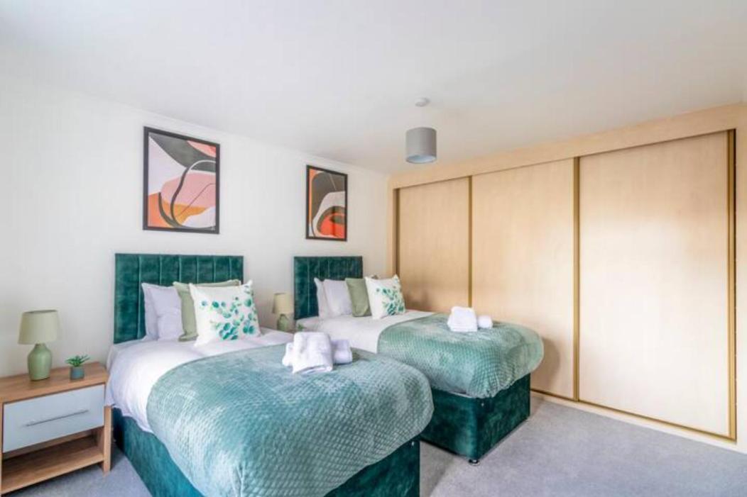 Large Sea View 2 Bedroom Sleeps 6 - Free Parking Bournemouth Exteriör bild
