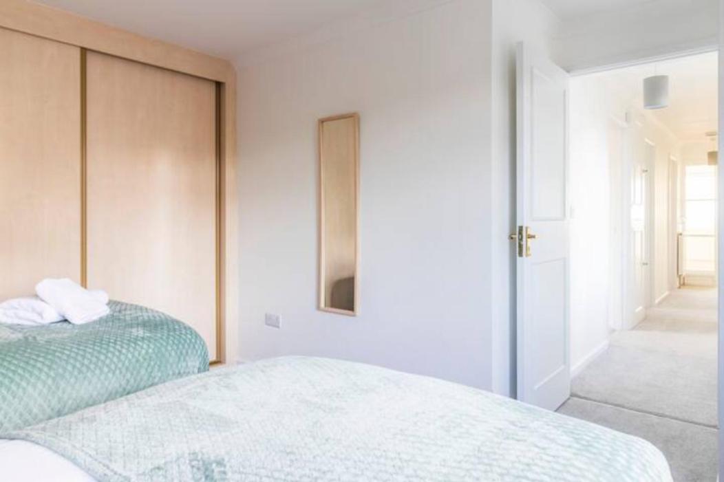 Large Sea View 2 Bedroom Sleeps 6 - Free Parking Bournemouth Exteriör bild